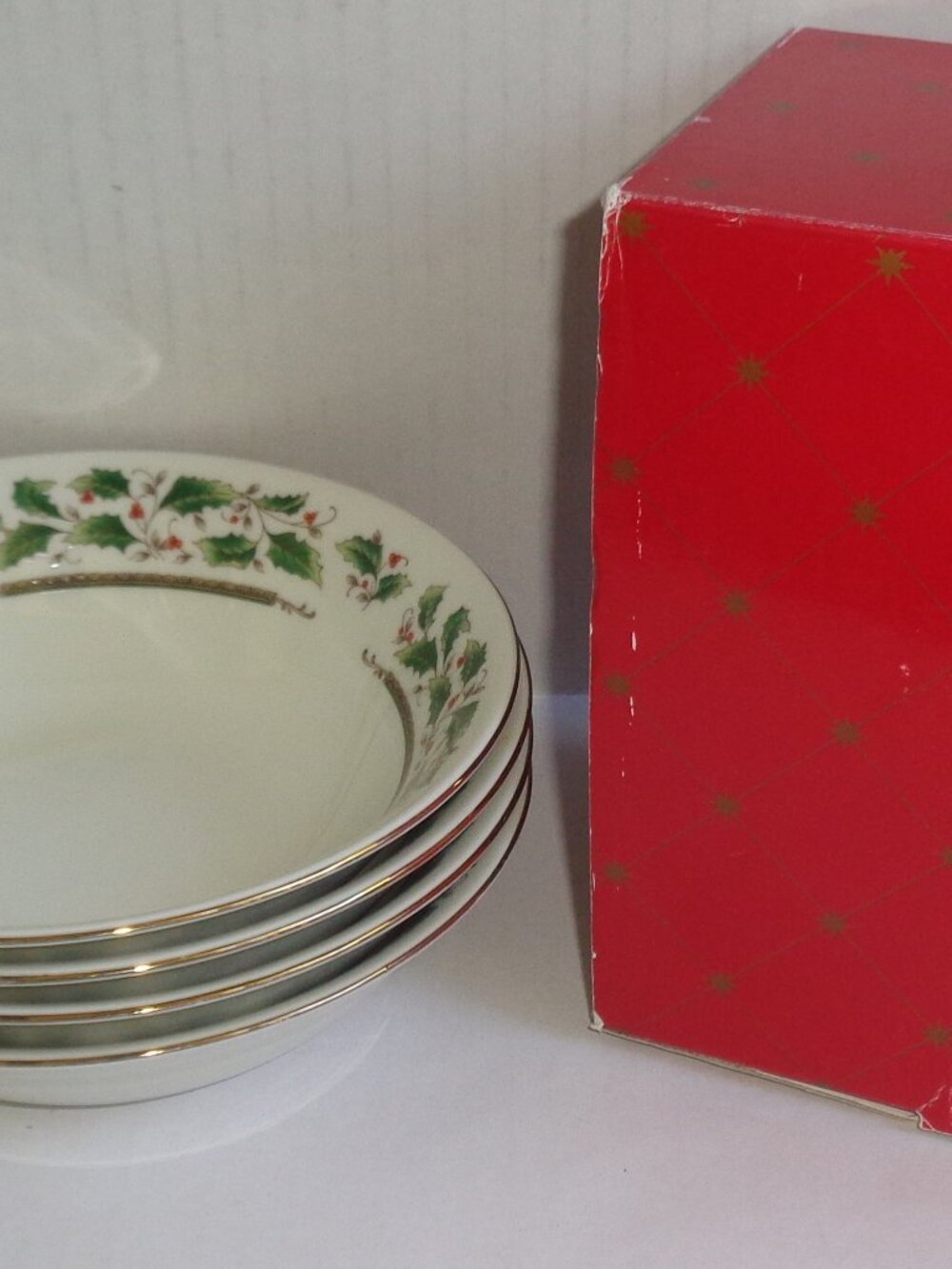 Vintage Christmas Holly & Berries Cereal/Soup Bowls